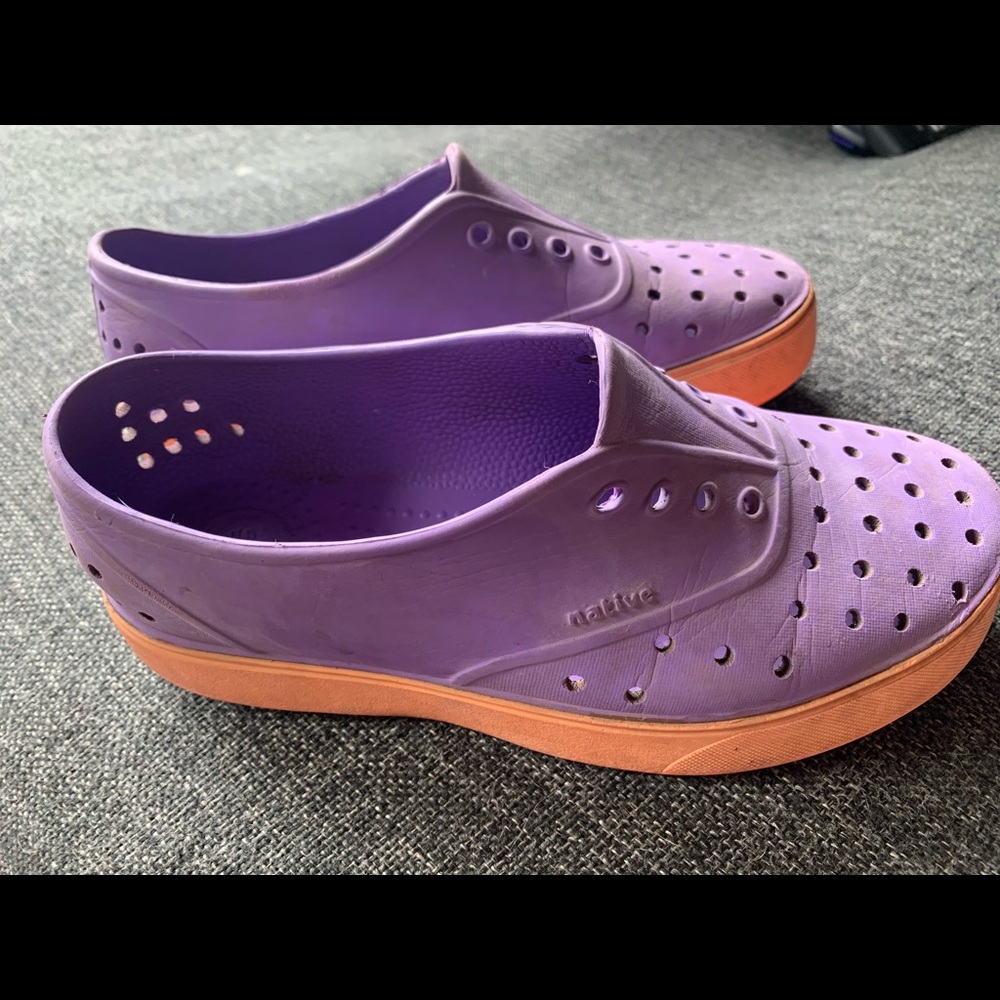 Native size 2 shoes - Picture 2 of 3